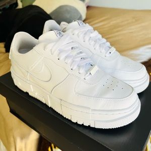 Nike Air Force 1 Pixel size 7.5